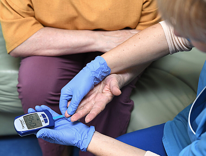 Уход за больными сахарным диабетом Услуги по уходу за больными сахарным диабетом